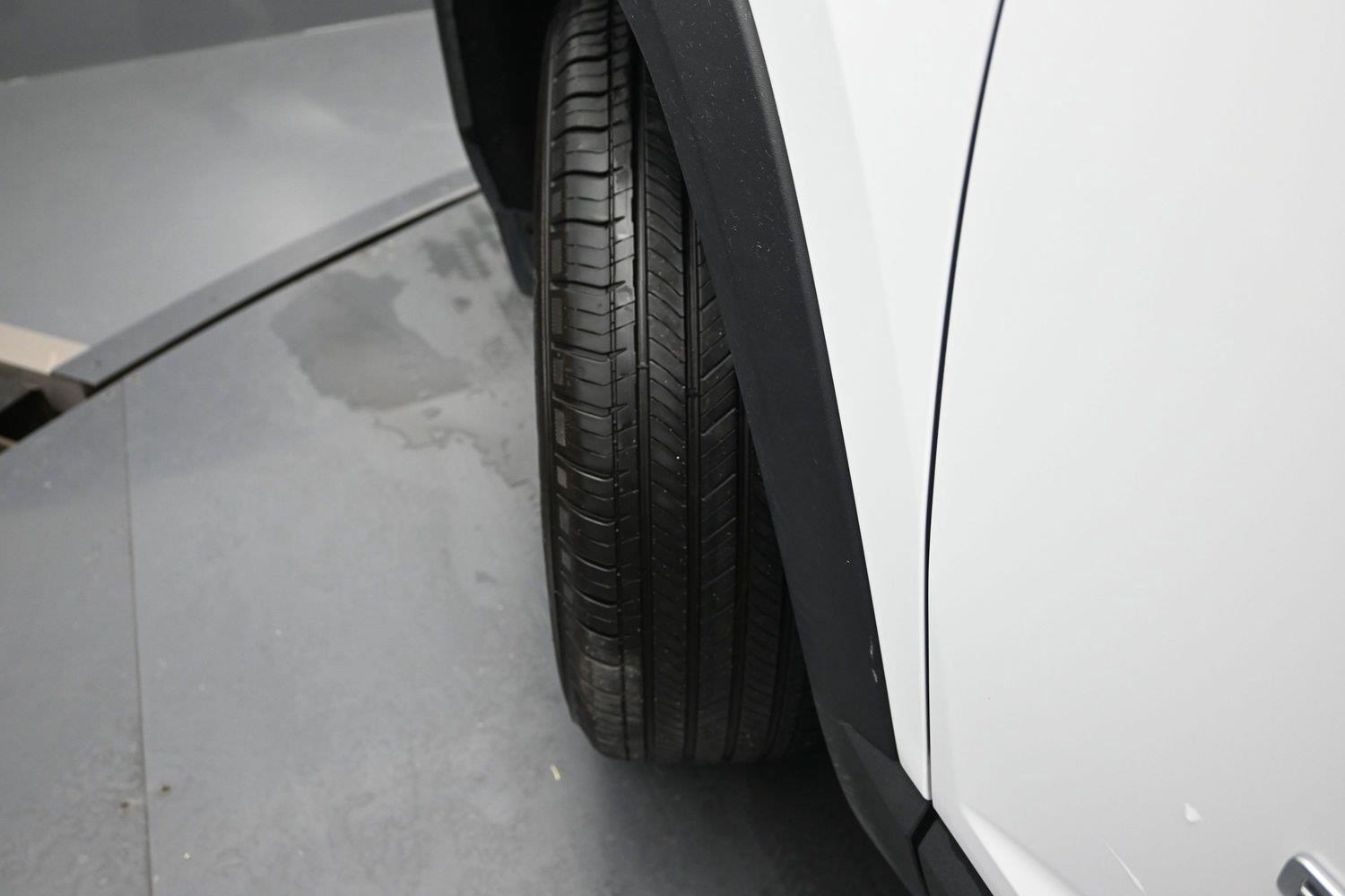 Used 2026 Summit White Chevrolet AWD LT image 5