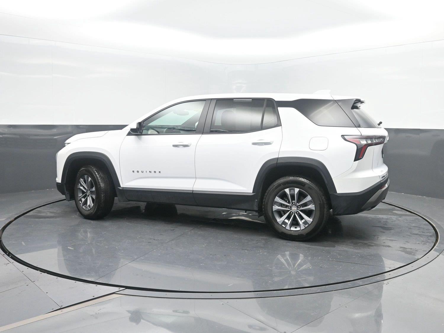 Used 2026 Summit White Chevrolet AWD LT image 38