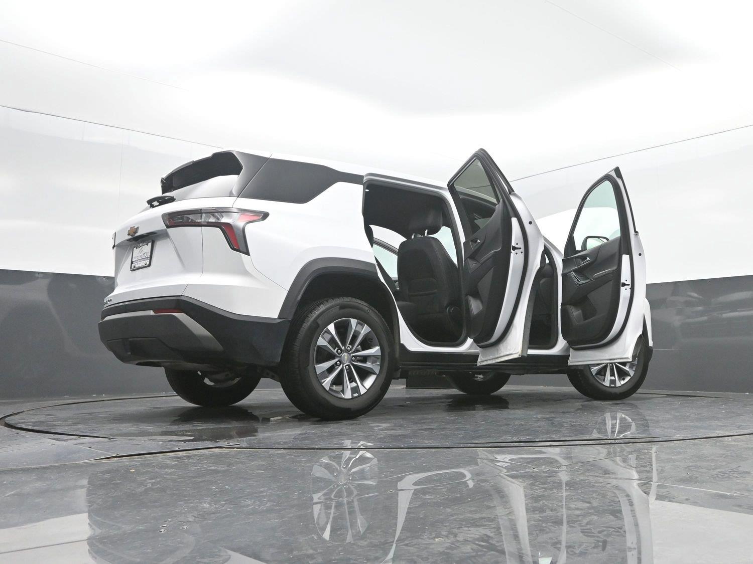 Used 2026 Summit White Chevrolet AWD LT image 47
