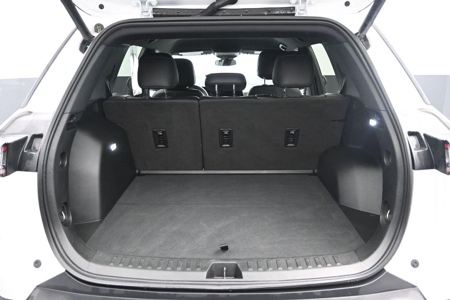 Used 2026 Summit White Chevrolet AWD LT image 15