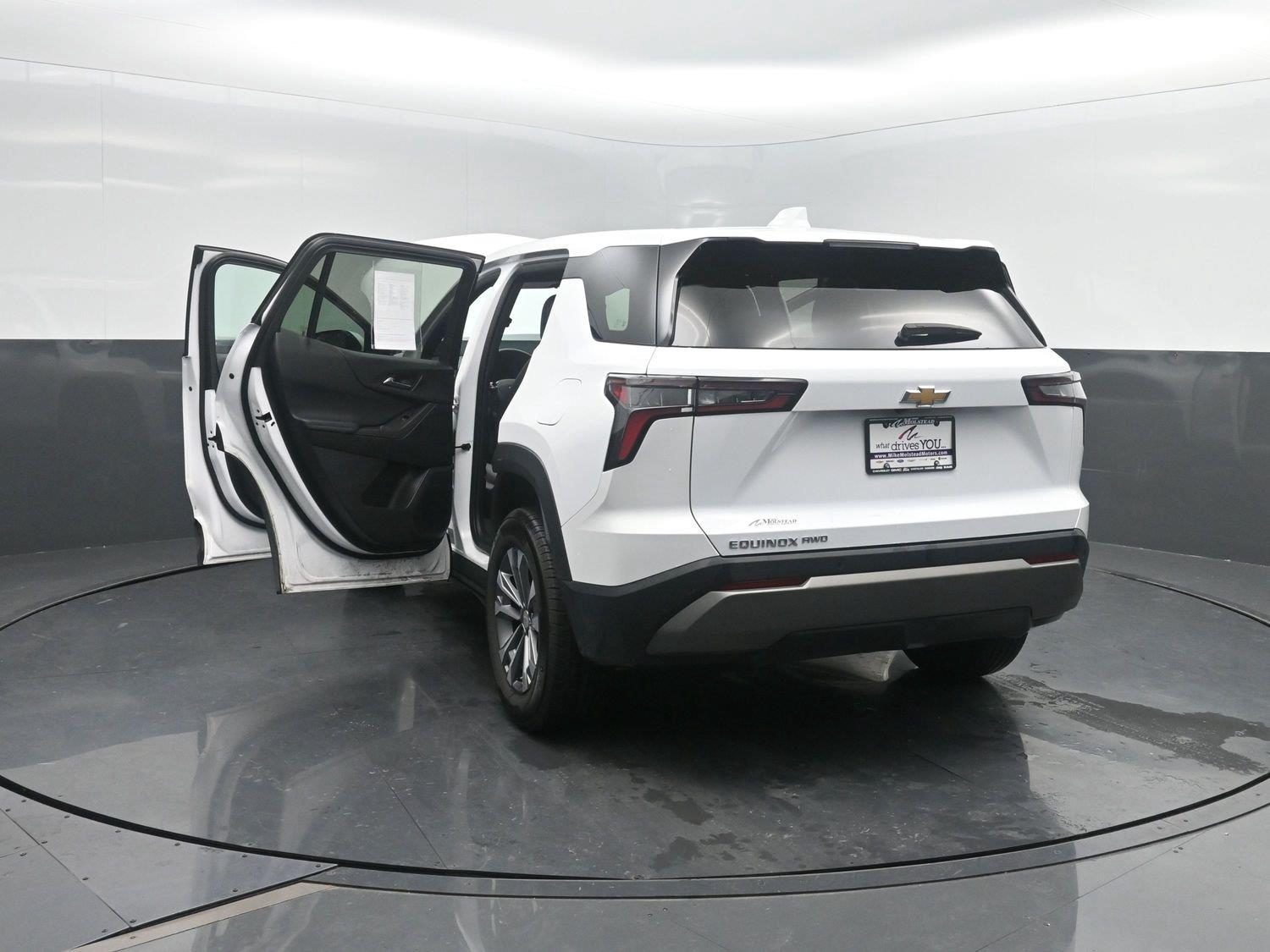 Used 2026 Summit White Chevrolet AWD LT image 44