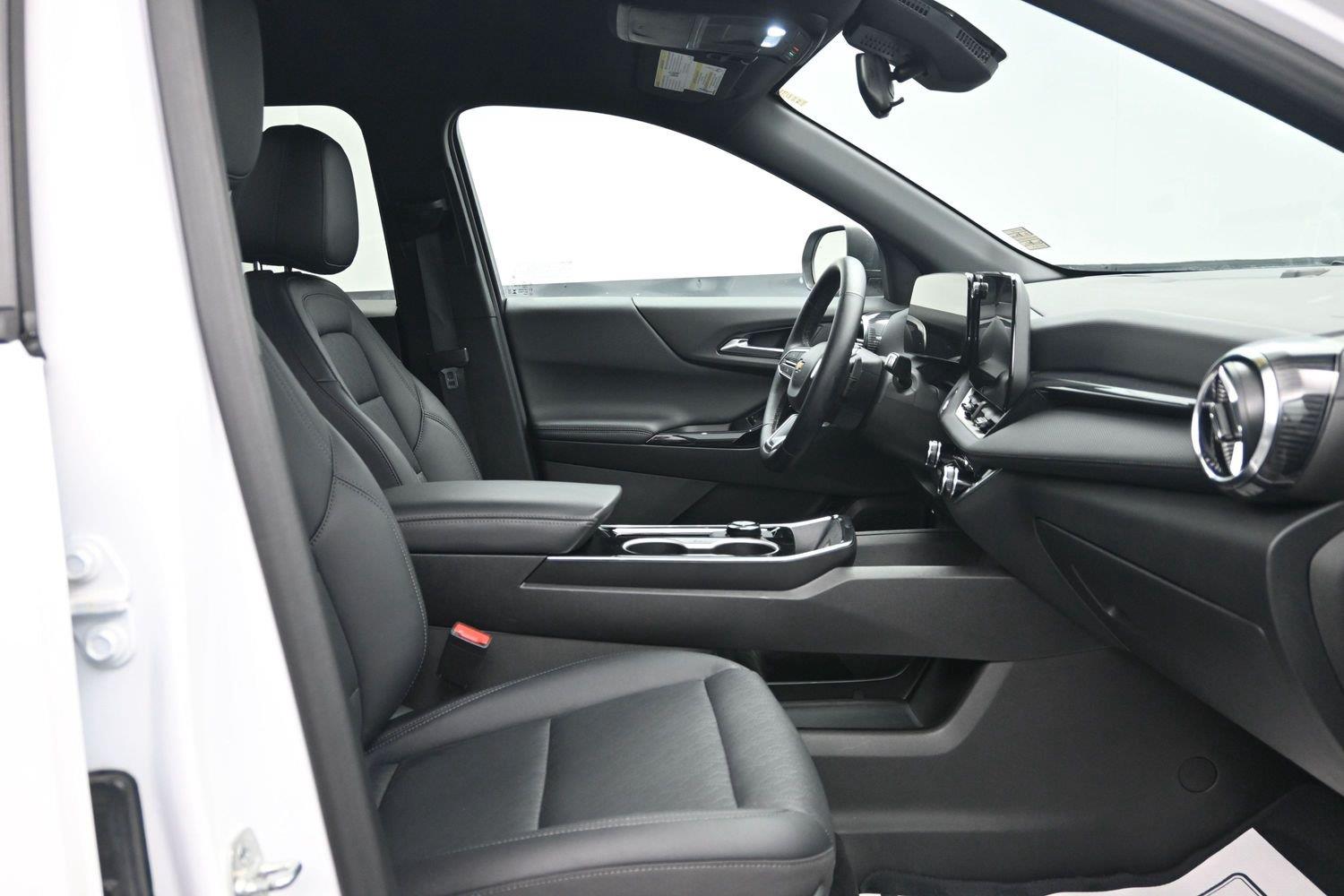 Used 2026 Summit White Chevrolet AWD LT image 10