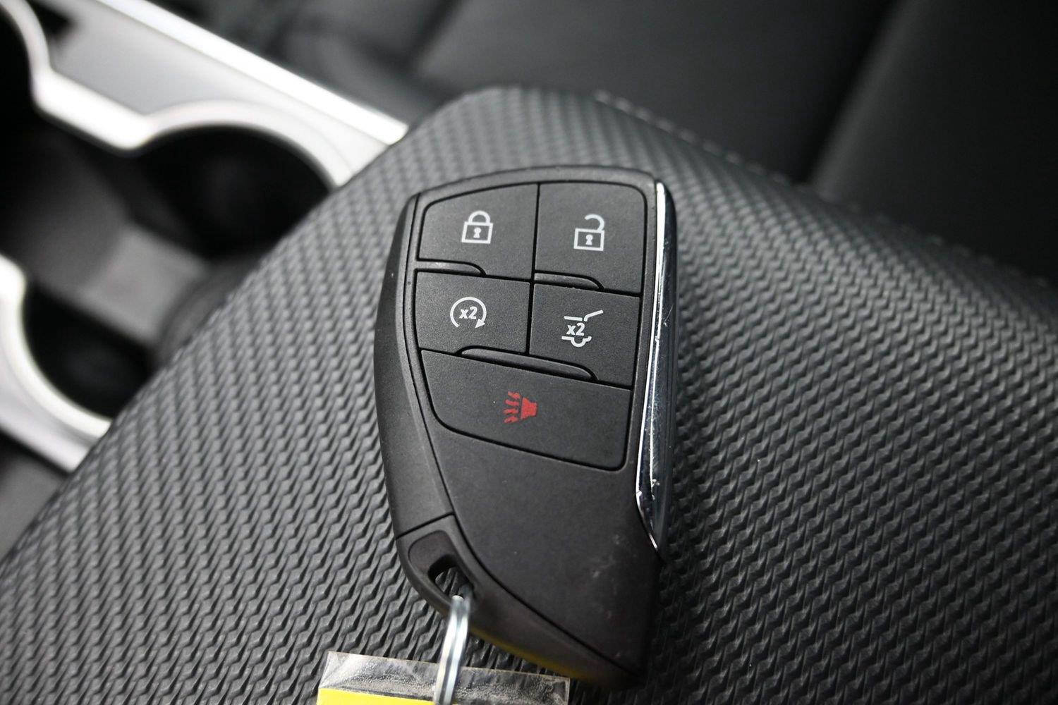 Used 2026 Summit White Chevrolet AWD LT image 30