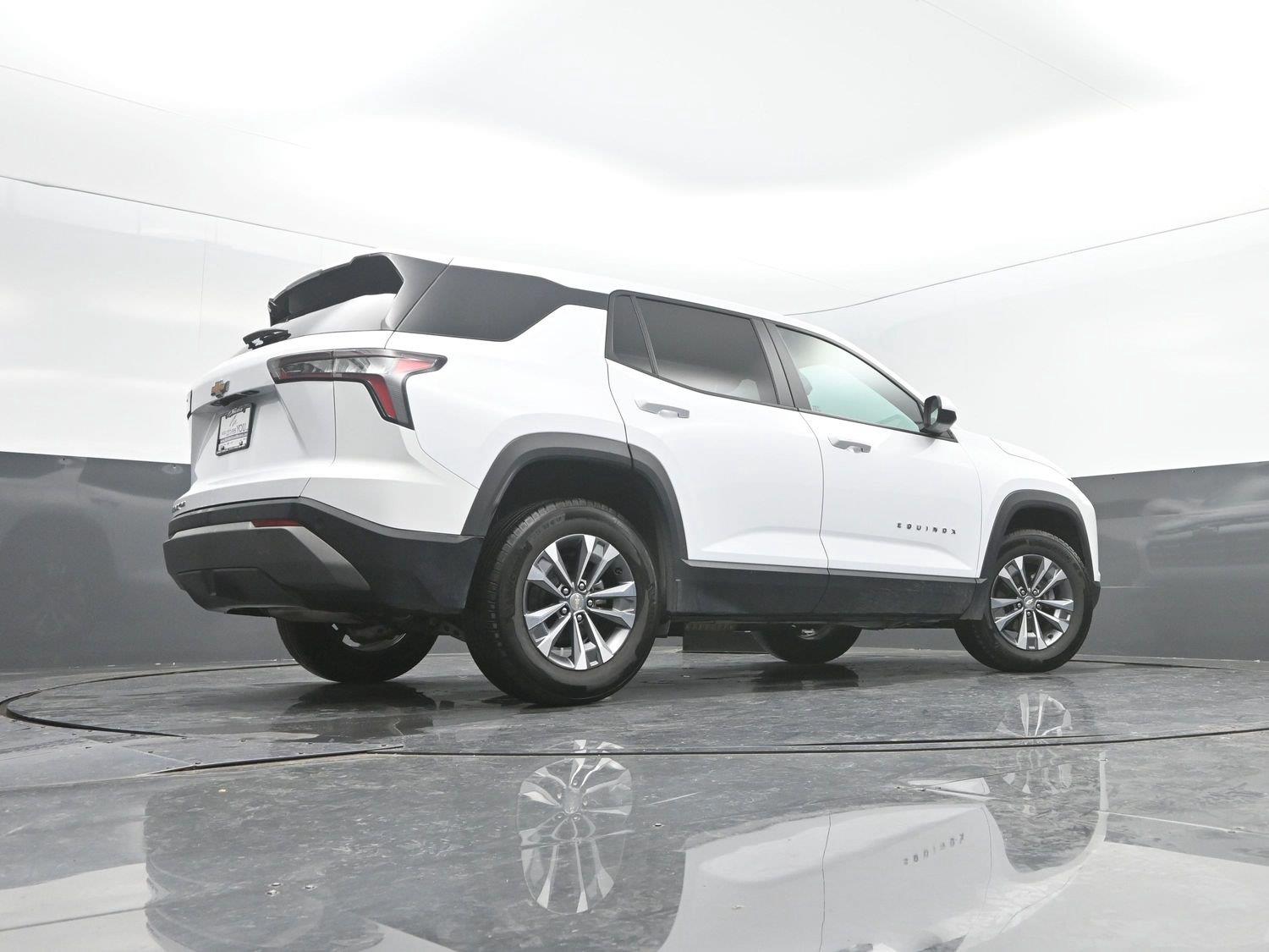 Used 2026 Summit White Chevrolet AWD LT image 32