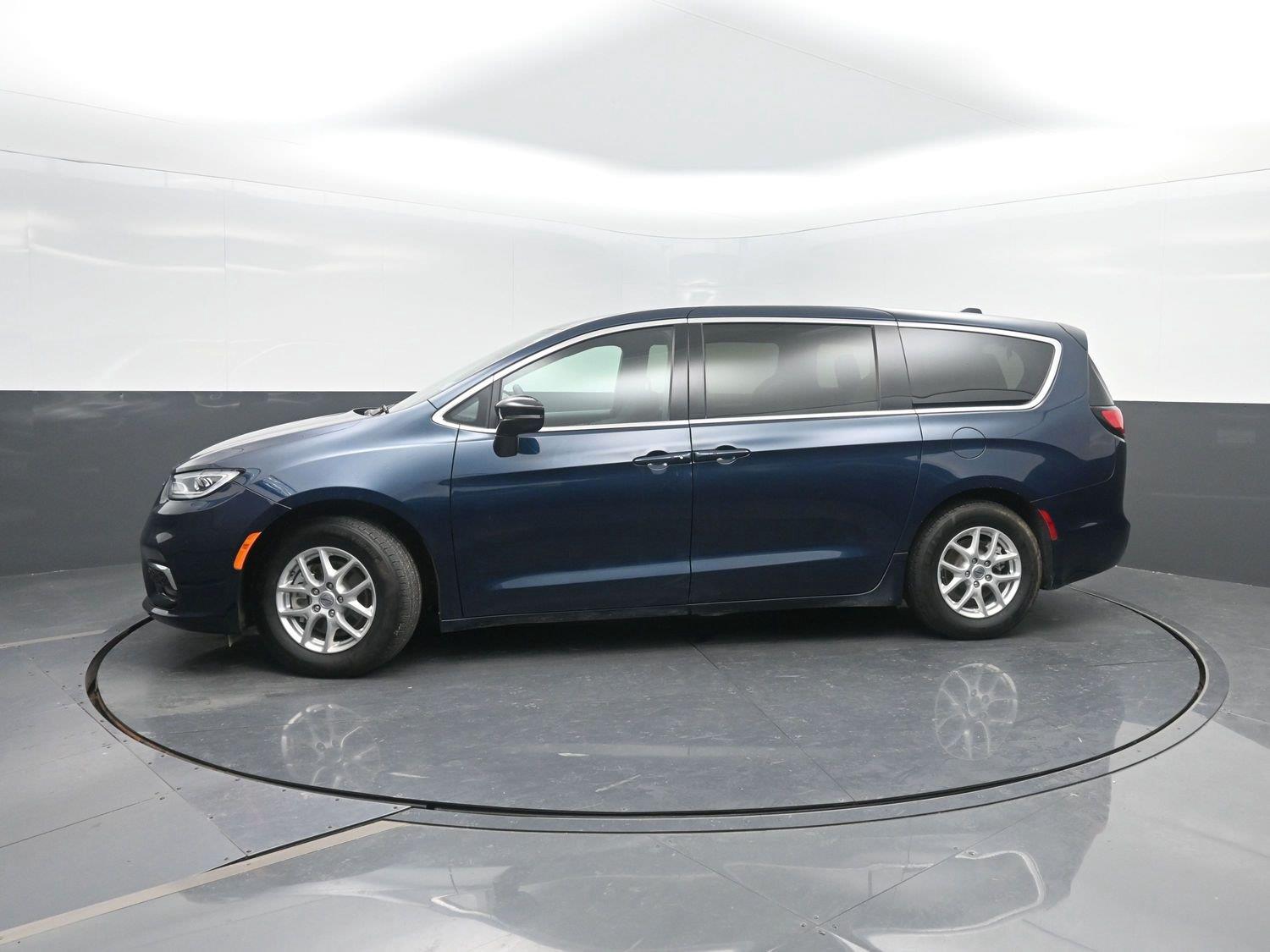 Fathom Blue Pearlcoat 2024 Chrysler Pacifica Minivan Front-Wheel Drive 9-Speed Automatic