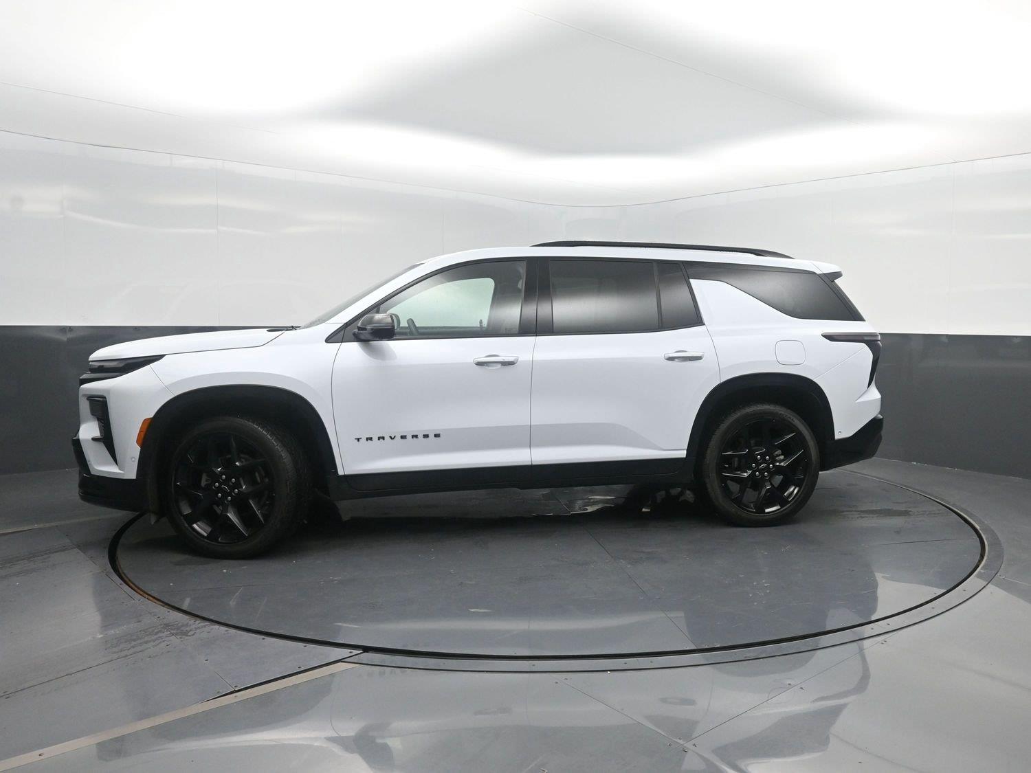 Polar White Tricoat 2026 Chevrolet Traverse SUV / Crossover Four-Wheel Drive 8-Speed Automatic