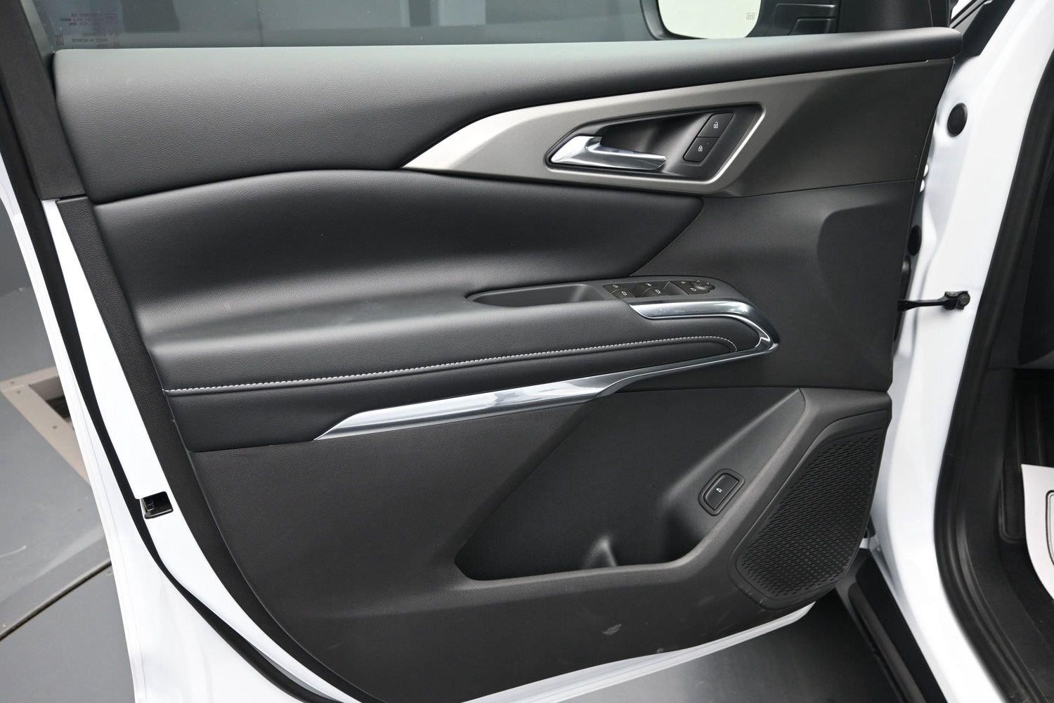 2027 Chevrolet Traverse LT - Photo 19
