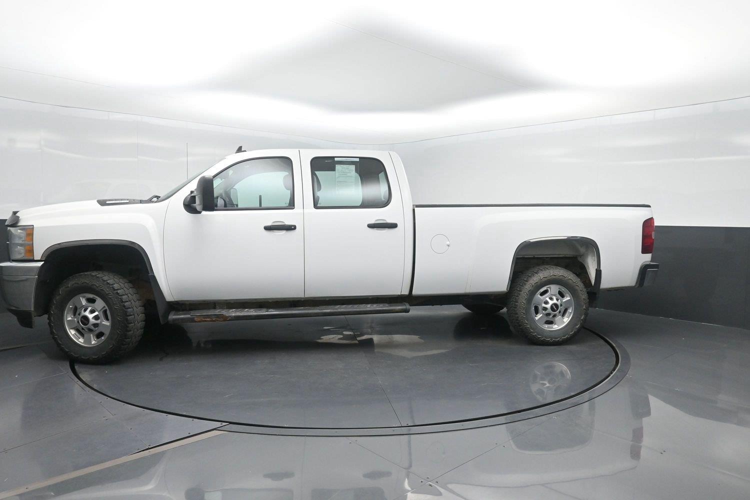 Summit White 2014 Chevrolet Silverado 2500HD Pickup Truck Four-Wheel Drive 6-Speed Automatic
