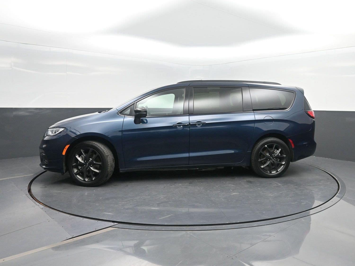  2025 Chrysler Pacifica Limited AWD   