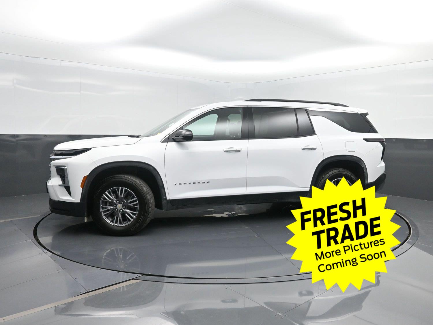 Summit White 2025 Chevrolet Traverse SUV / Crossover Four-Wheel Drive 8-Speed Automatic