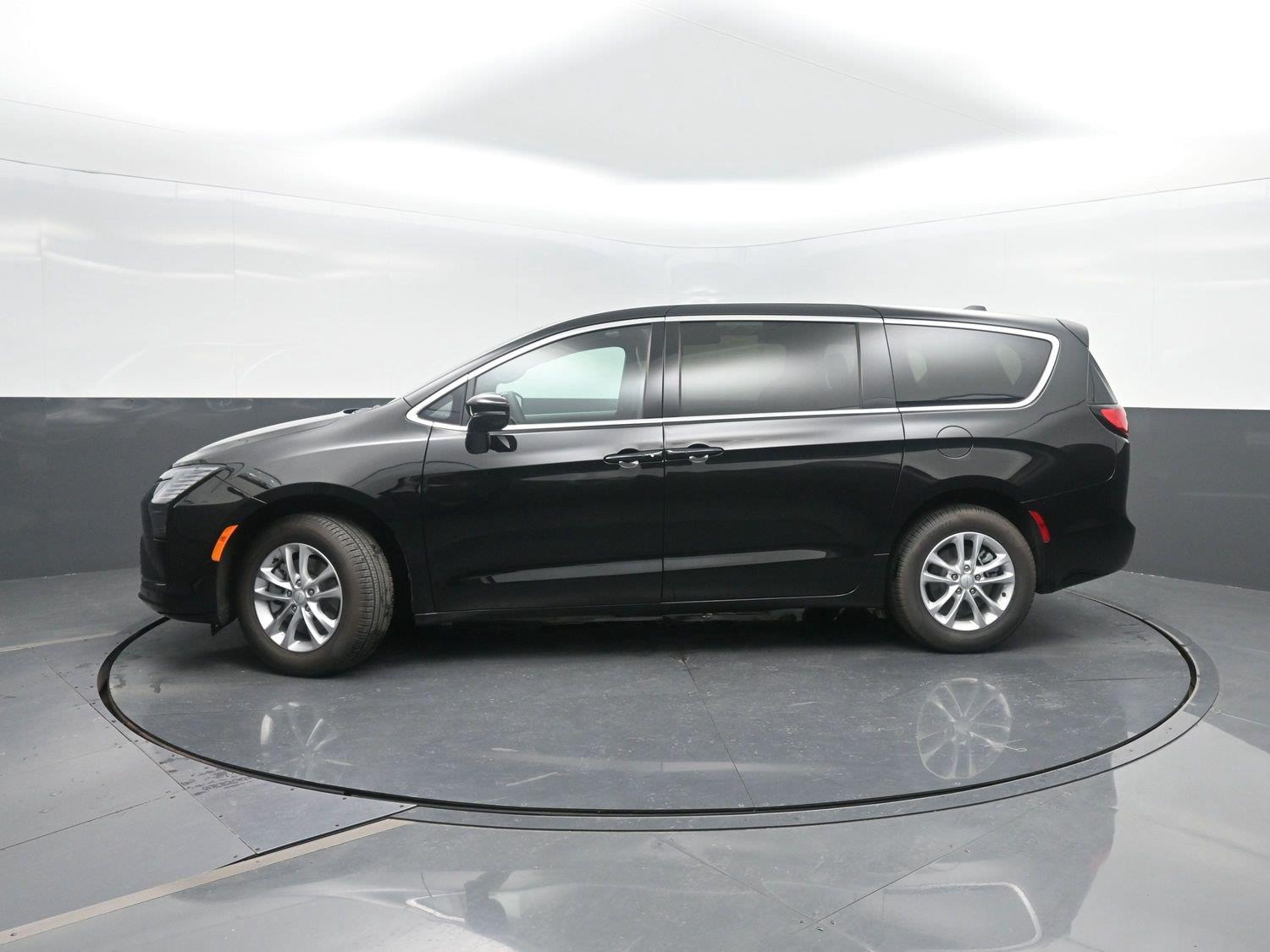  2027 Chrysler Pacifica Select AWD   