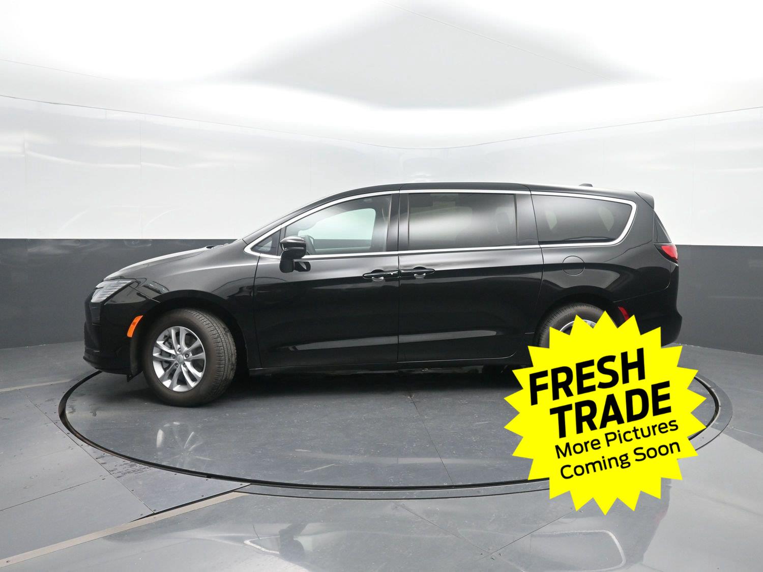  2027 Chrysler Pacifica Select AWD   