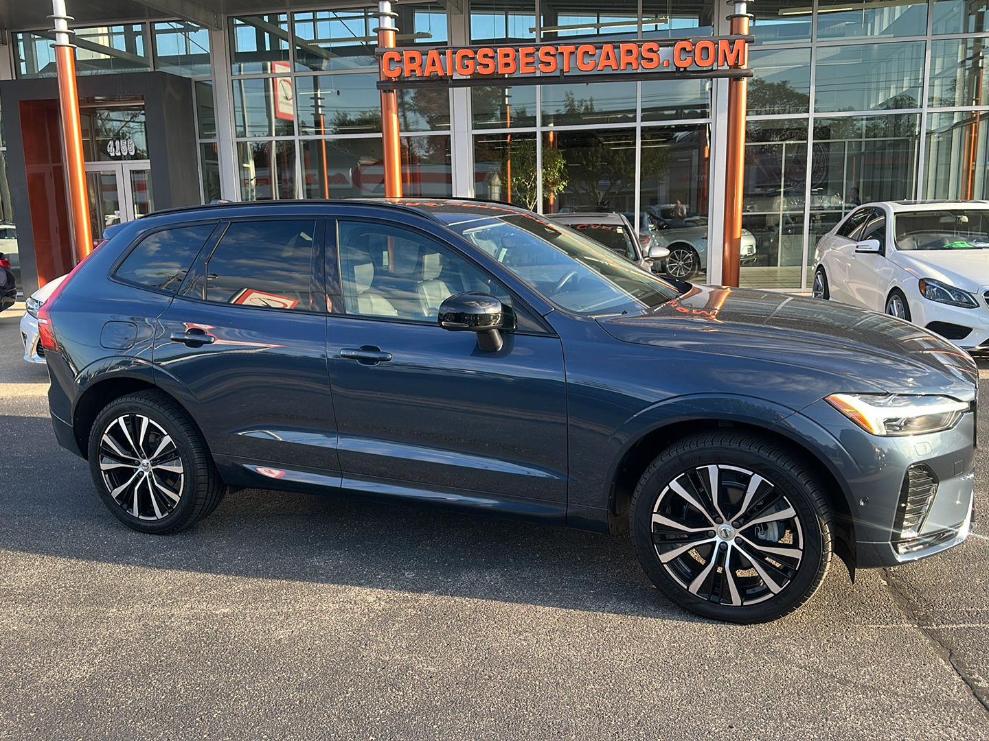 2024 Volvo XC60 Plus Dark