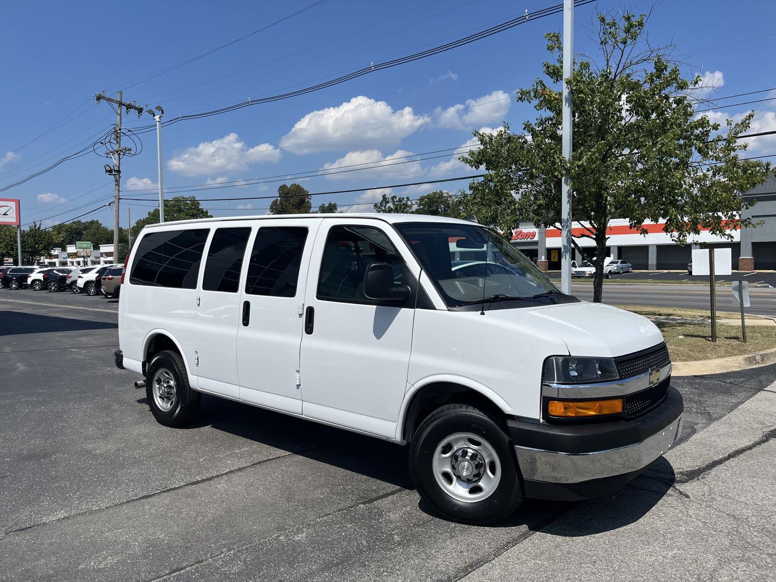 2022 Chevrolet Express Passenger Passenger LT/LS