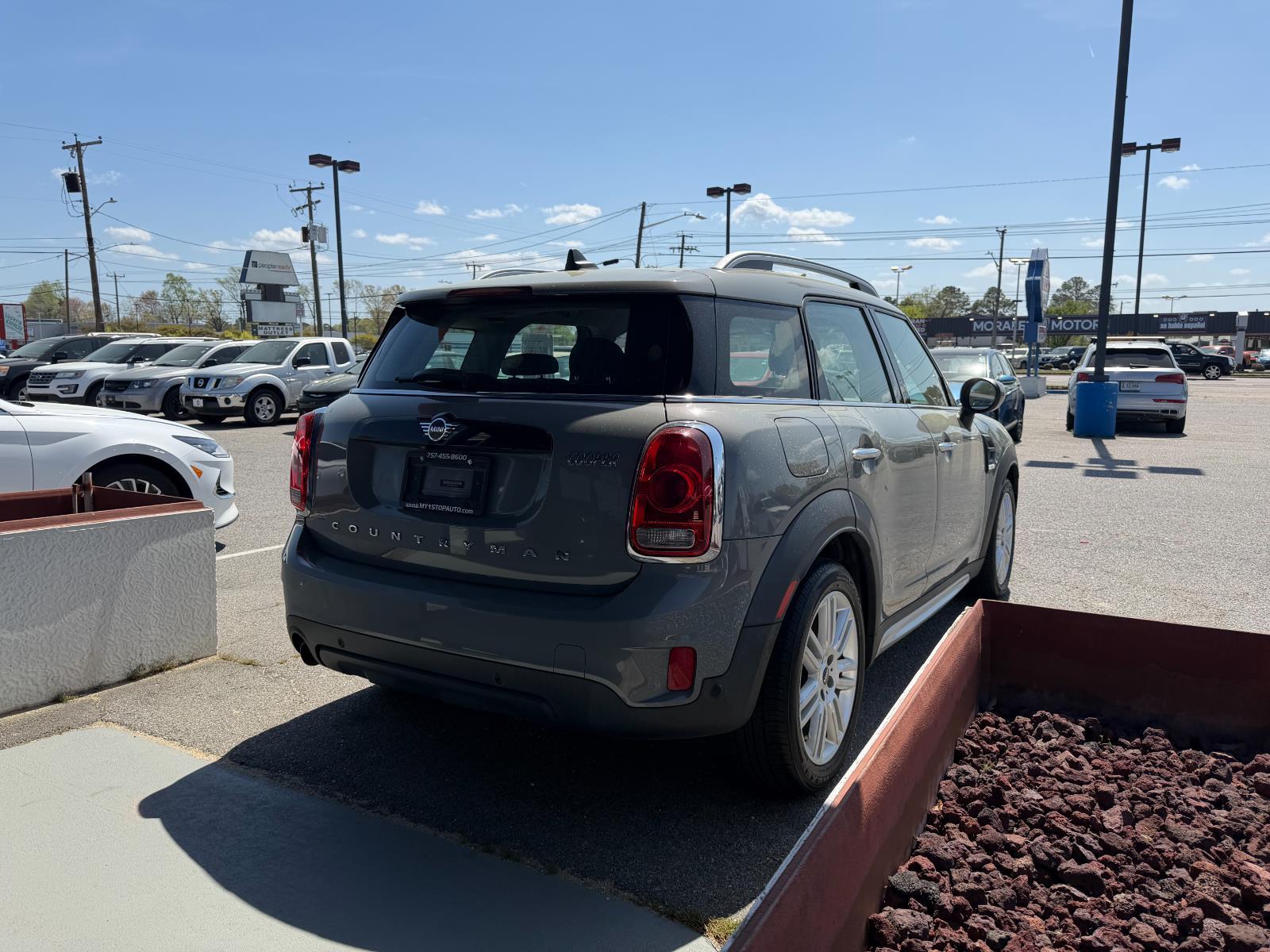 View vehicle photo 5