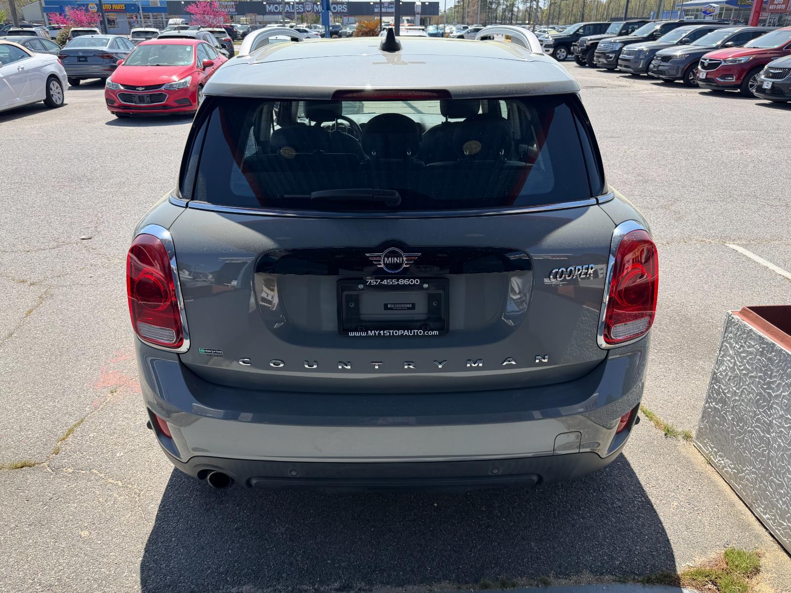 View vehicle photo 6