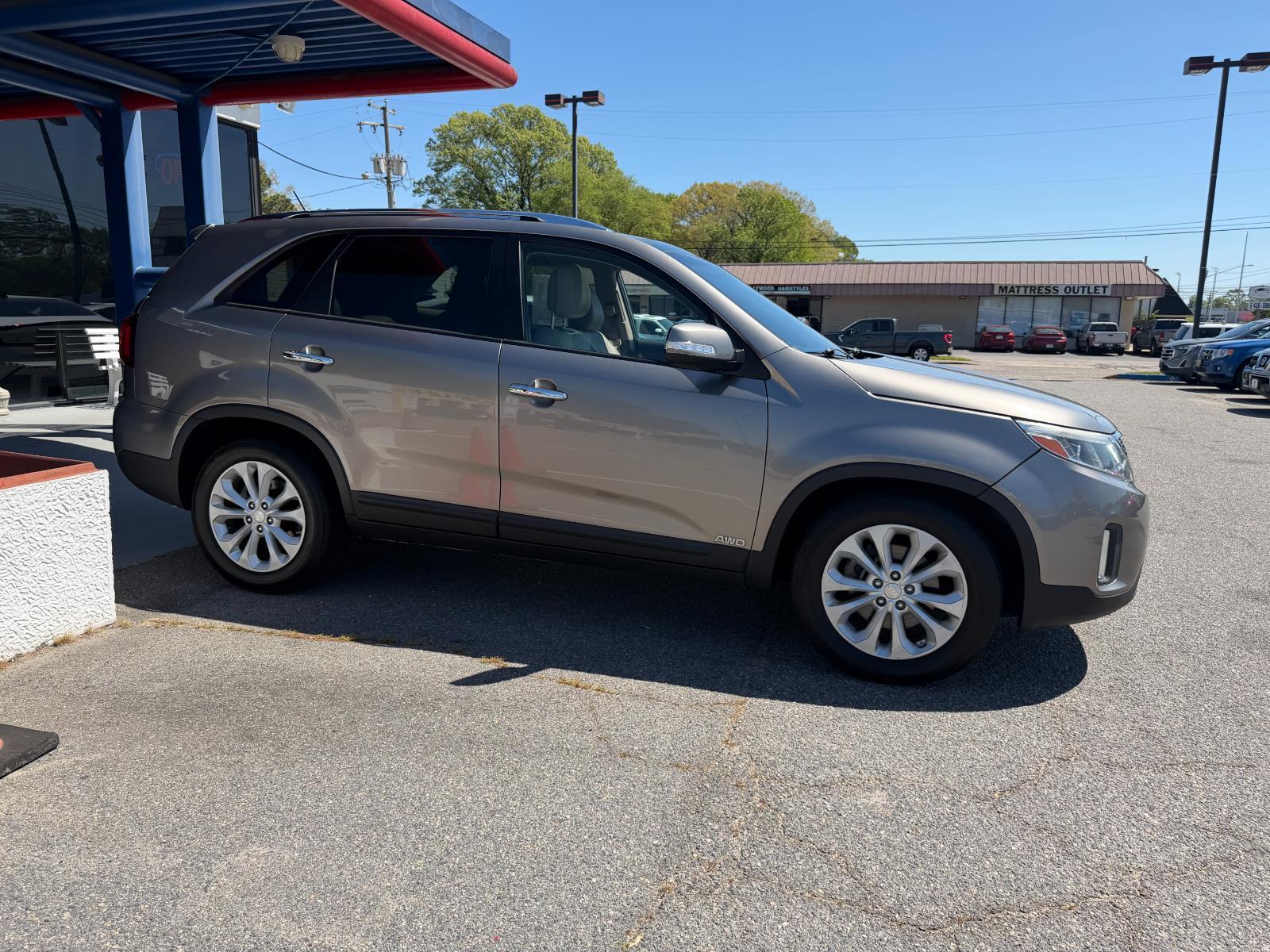 View vehicle photo 3