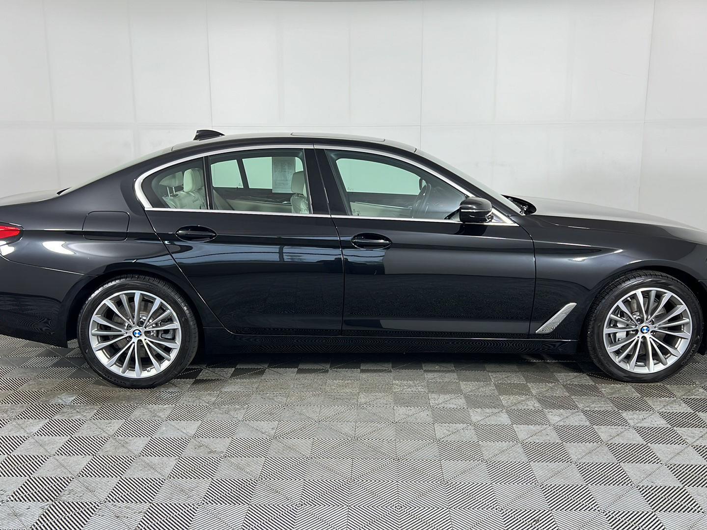Used 2023 Black Sapphire Metallic BMW 540i xDrive image 18