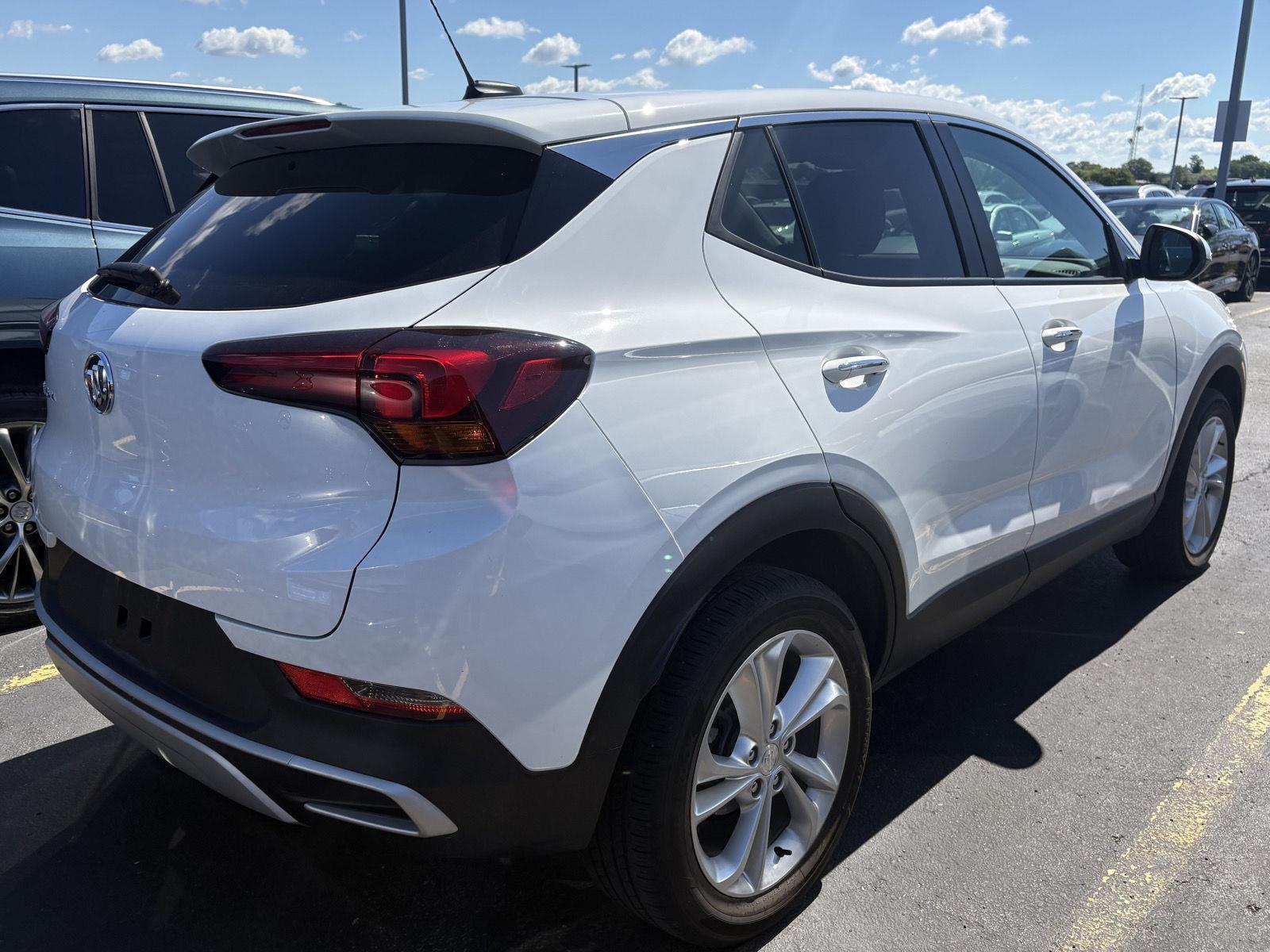 Used 2023 Summit White Buick Preferred image 5