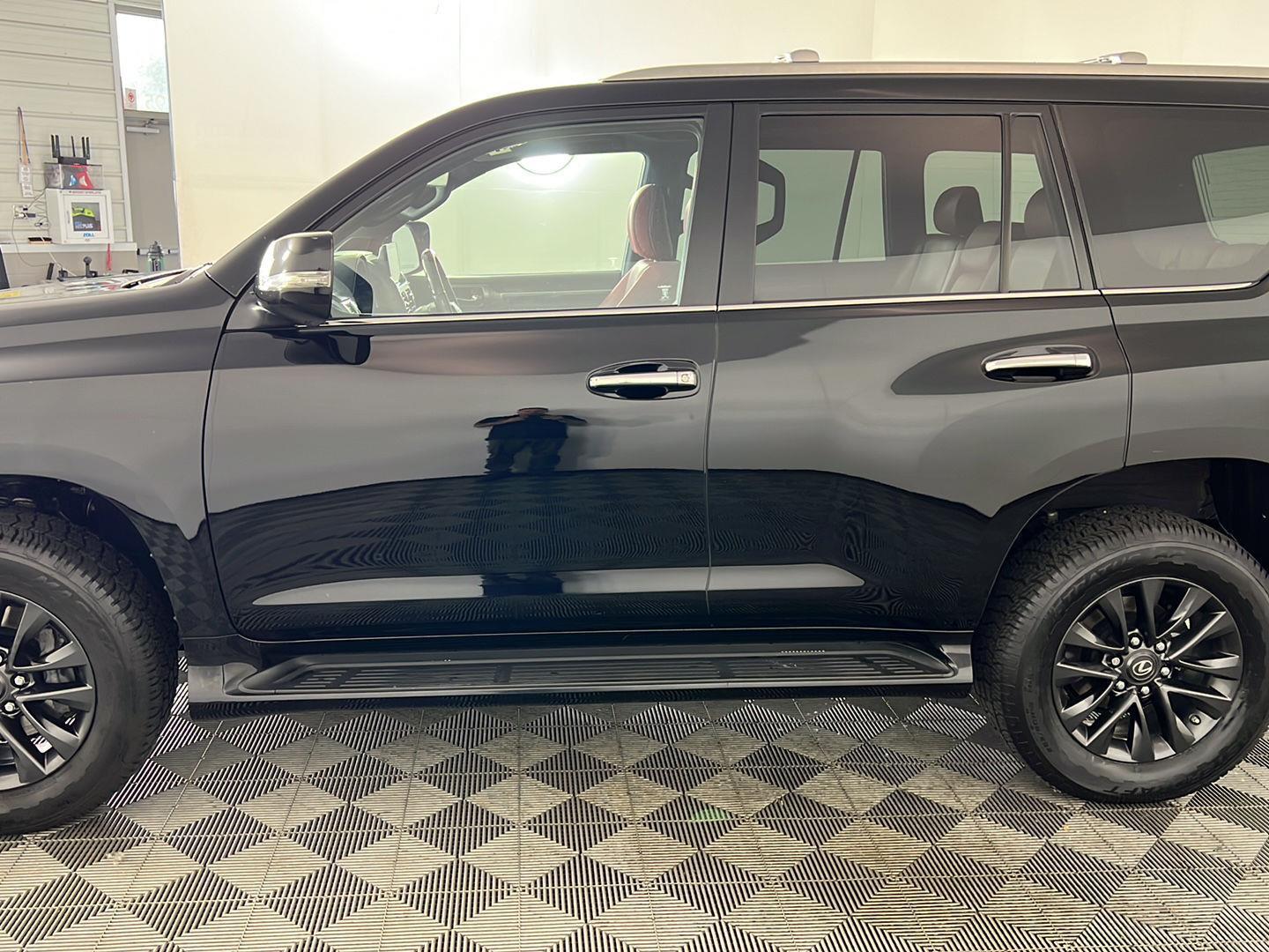 Used 2023 Onyx Black Lexus 460 image 4