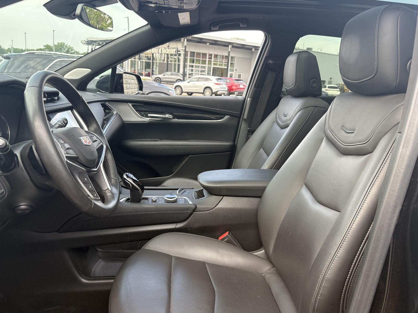 View vehicle photo 7