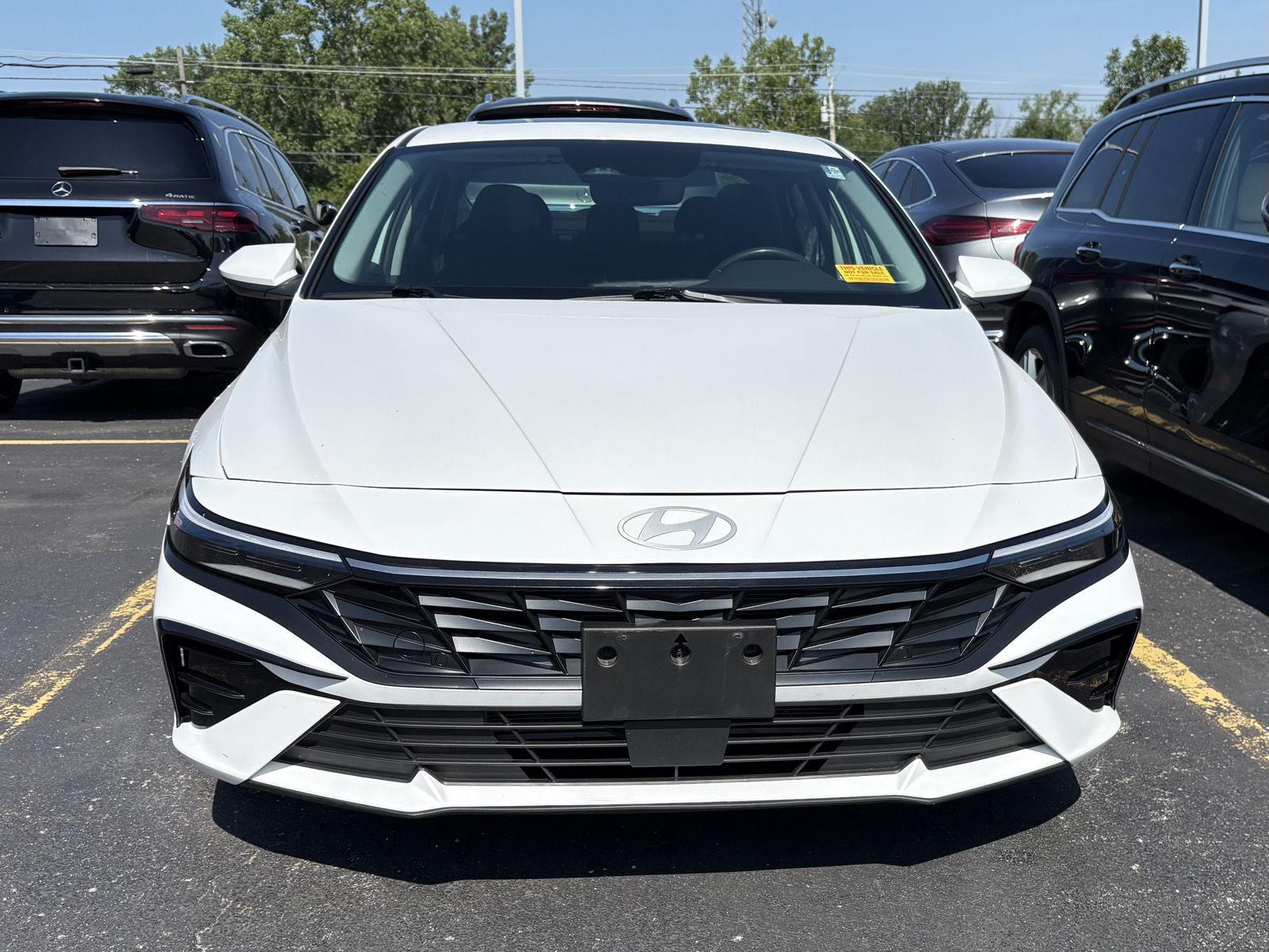 Used 2024 Serenity White Hyundai SEL image 2