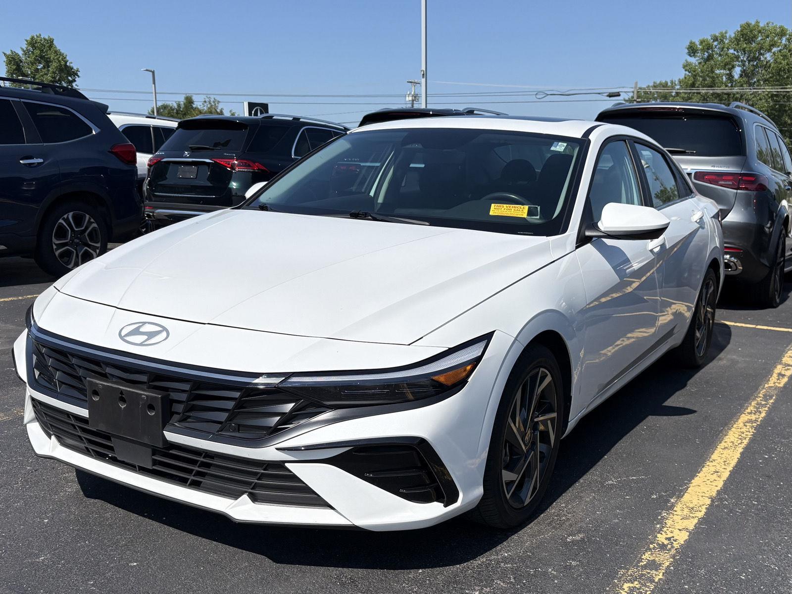 Used 2024 Serenity White Hyundai SEL image 3