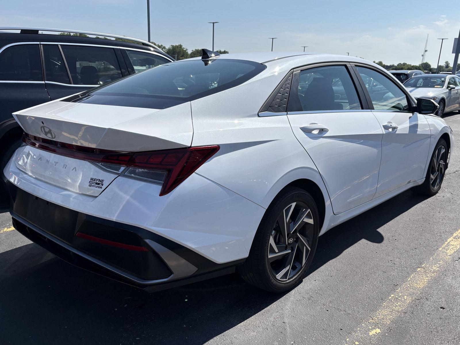 Used 2024 Serenity White Hyundai SEL image 5