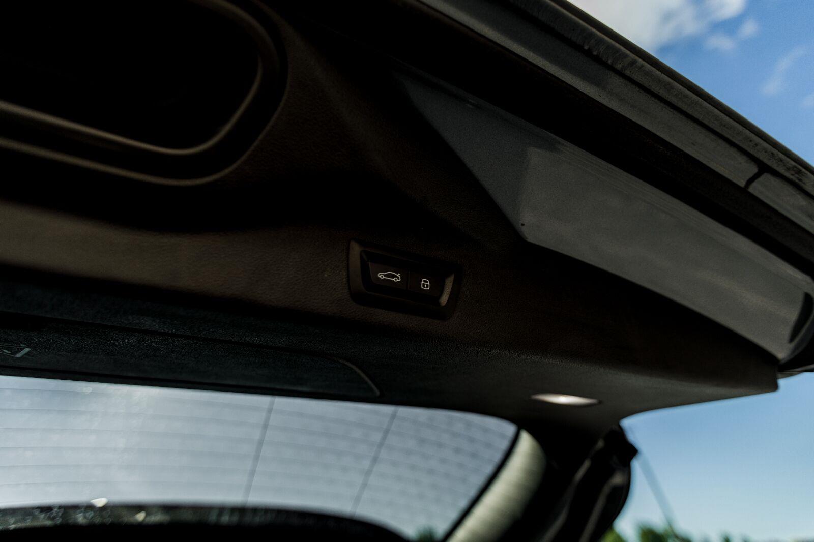 Used 2025 Skyscraper Grey Metallic BMW M60i image 21