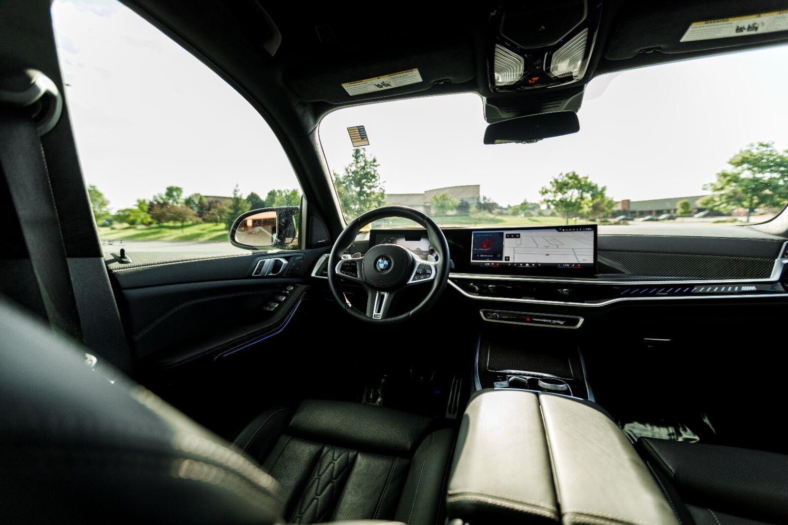 Used 2025 Skyscraper Grey Metallic BMW M60i image 27