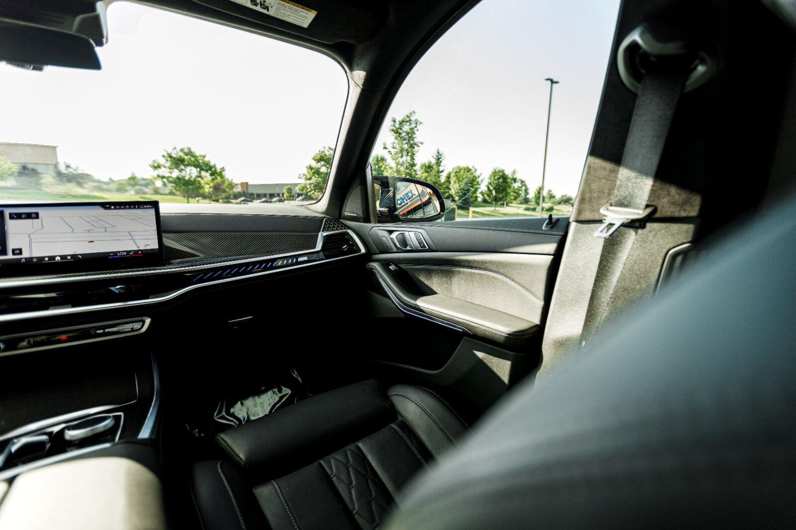 Used 2025 Skyscraper Grey Metallic BMW M60i image 28