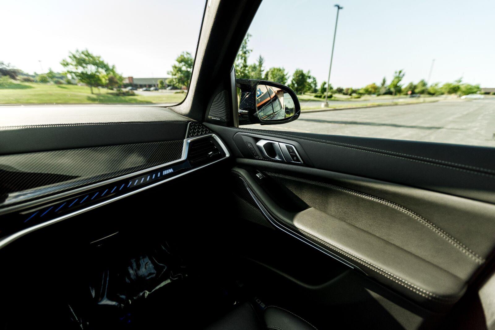 Used 2025 Skyscraper Grey Metallic BMW M60i image 29