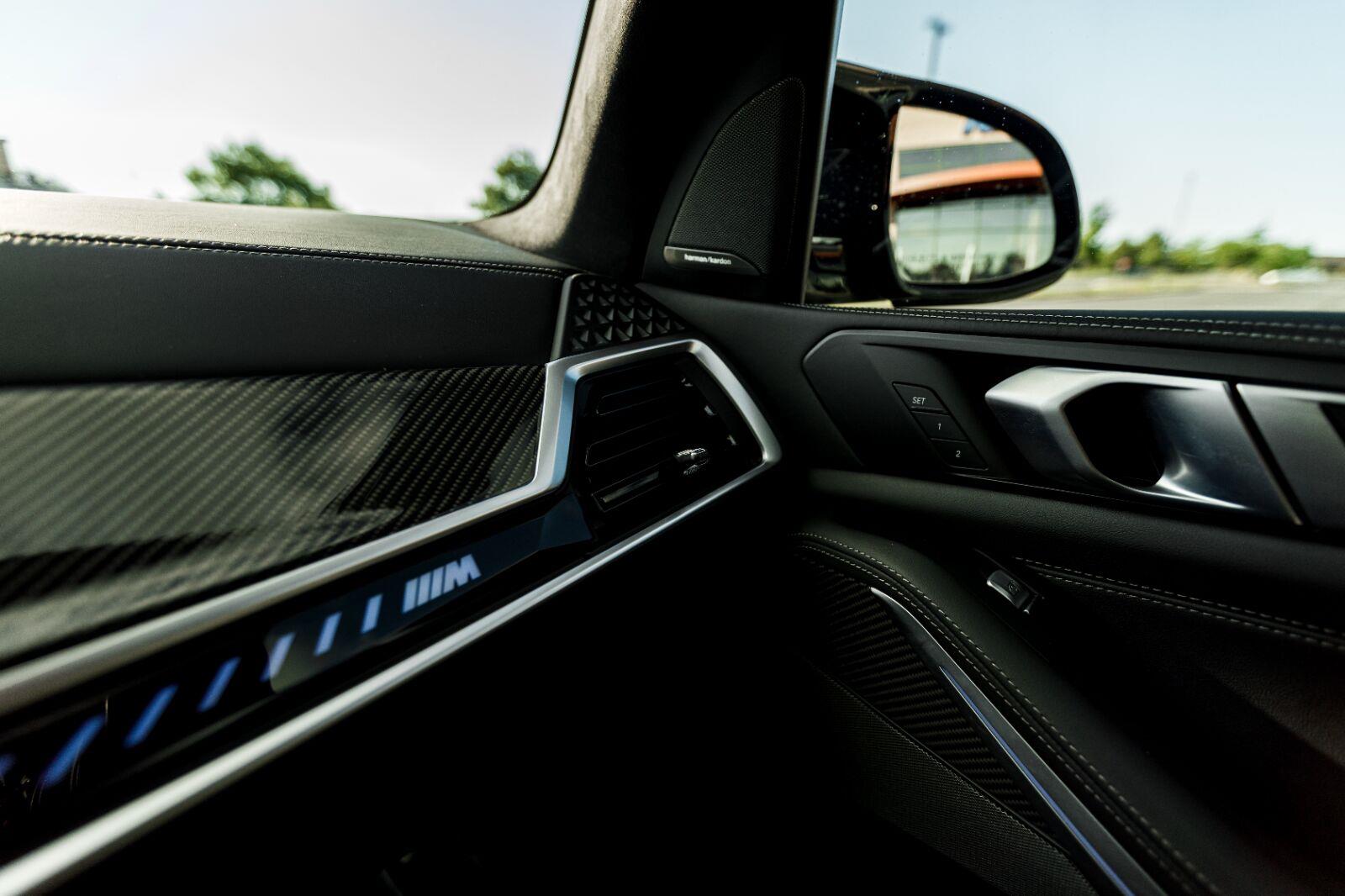 Used 2025 Skyscraper Grey Metallic BMW M60i image 31