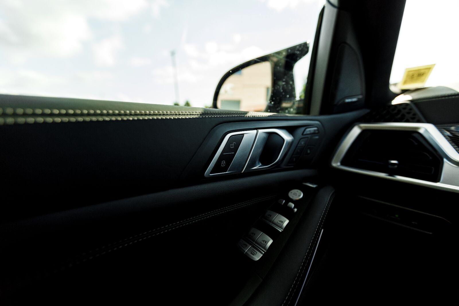 Used 2025 Skyscraper Grey Metallic BMW M60i image 36