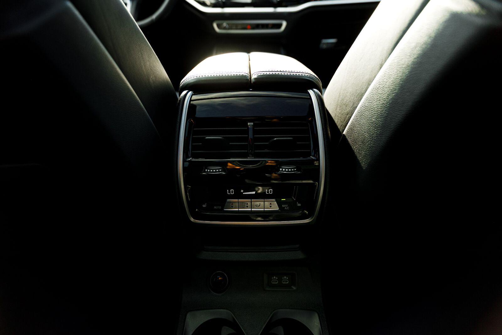 Used 2025 Skyscraper Grey Metallic BMW M60i image 50