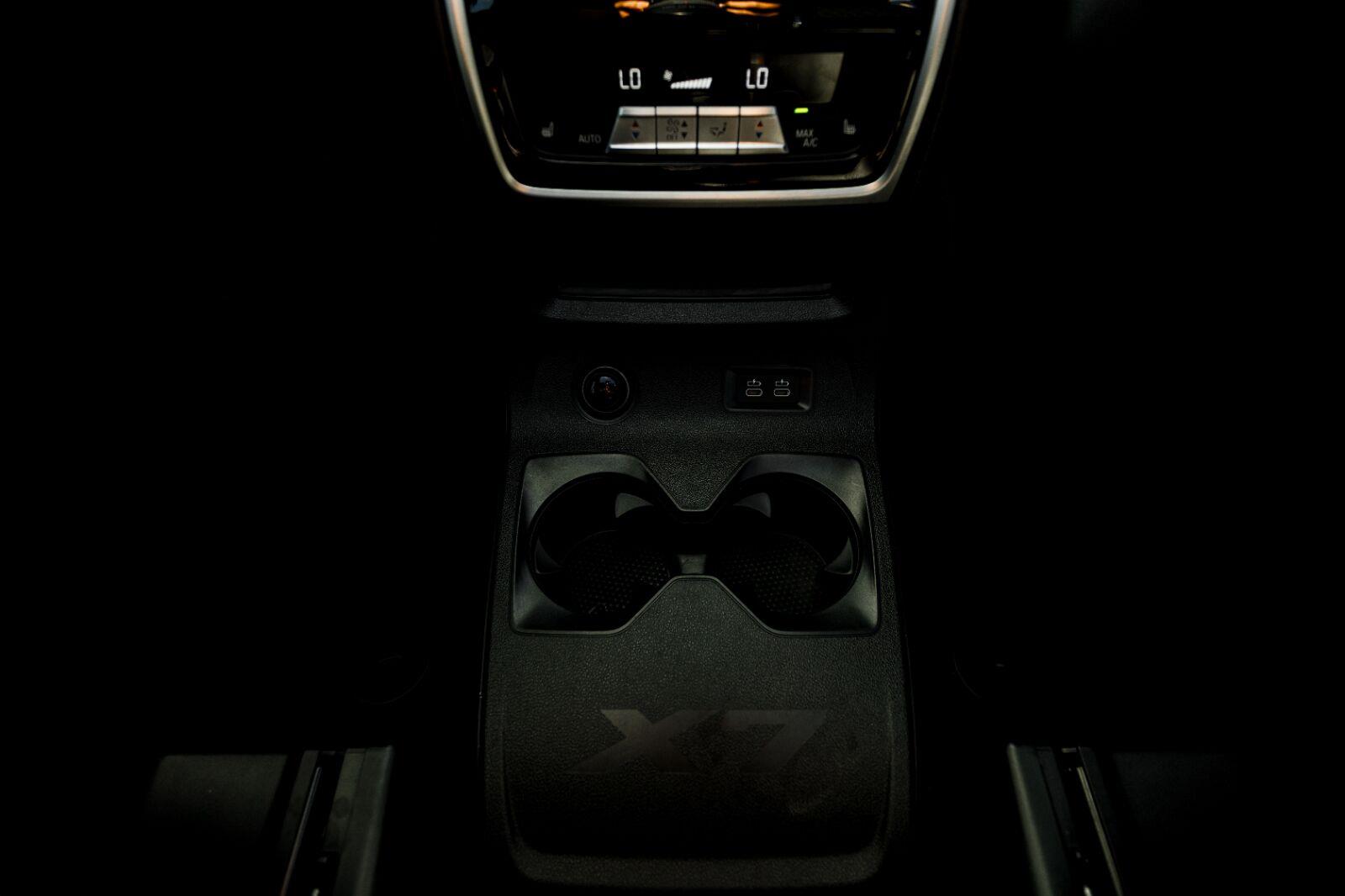 Used 2025 Skyscraper Grey Metallic BMW M60i image 51