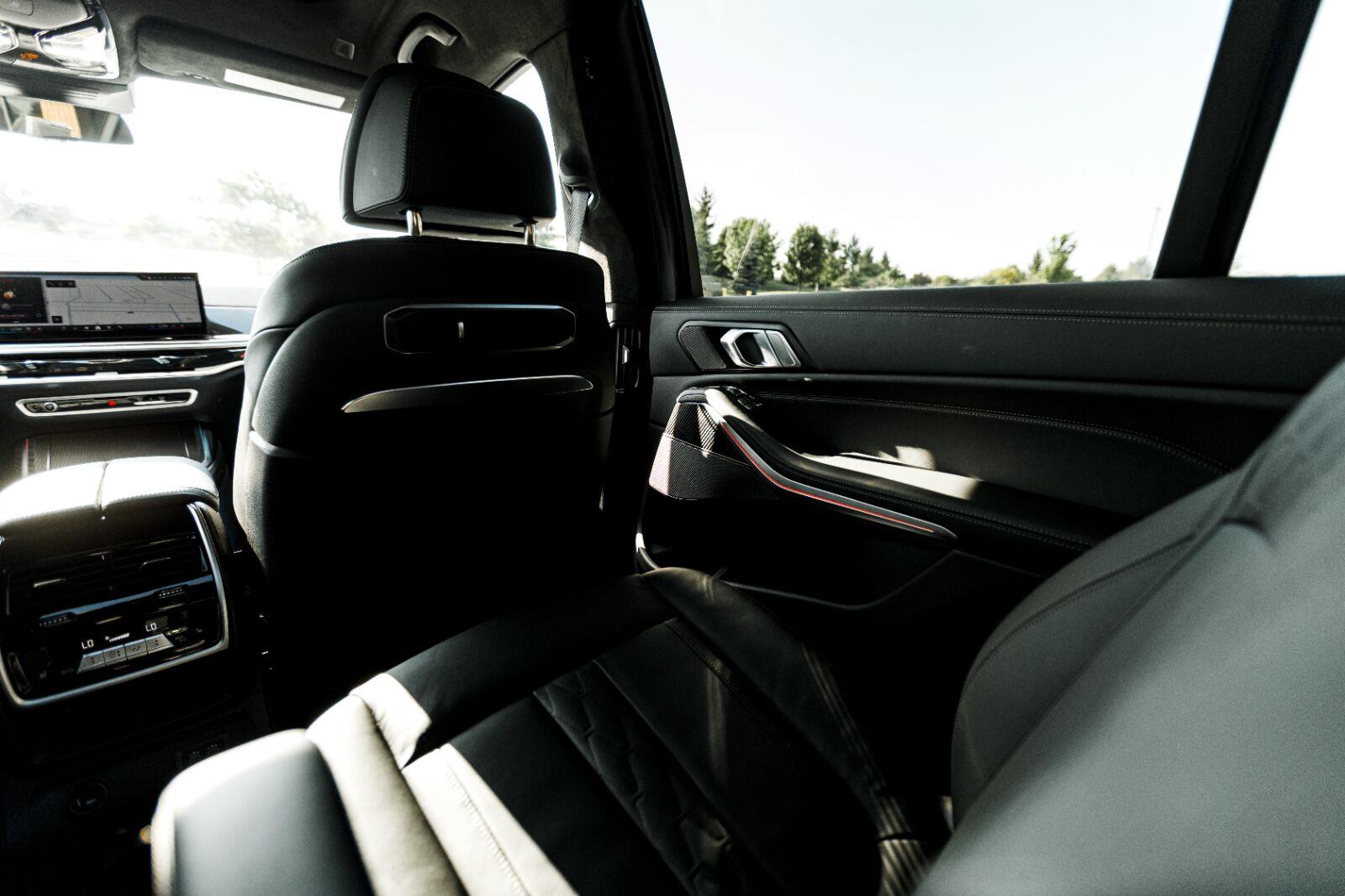 Used 2025 Skyscraper Grey Metallic BMW M60i image 53