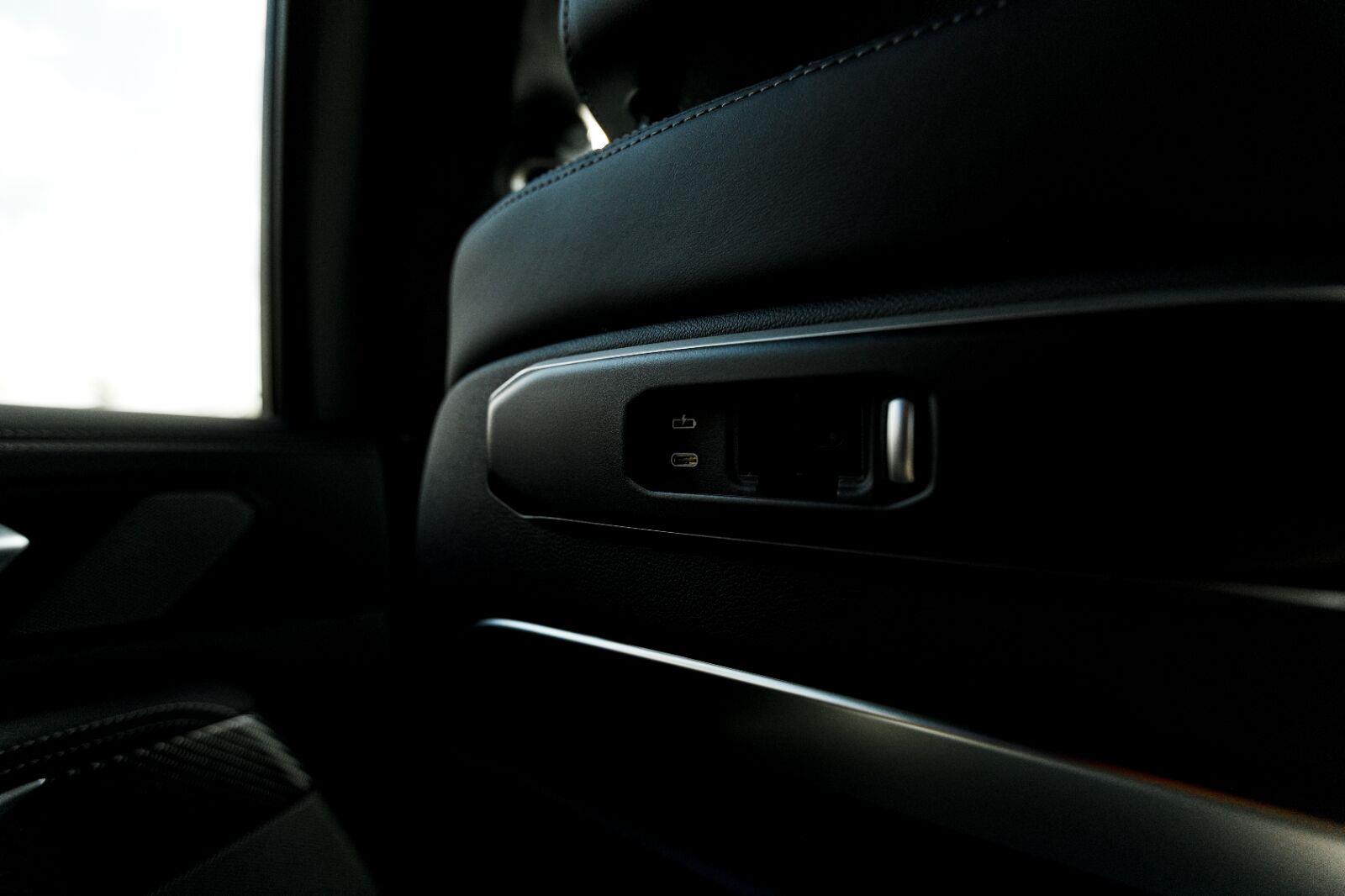 Used 2025 Skyscraper Grey Metallic BMW M60i image 56