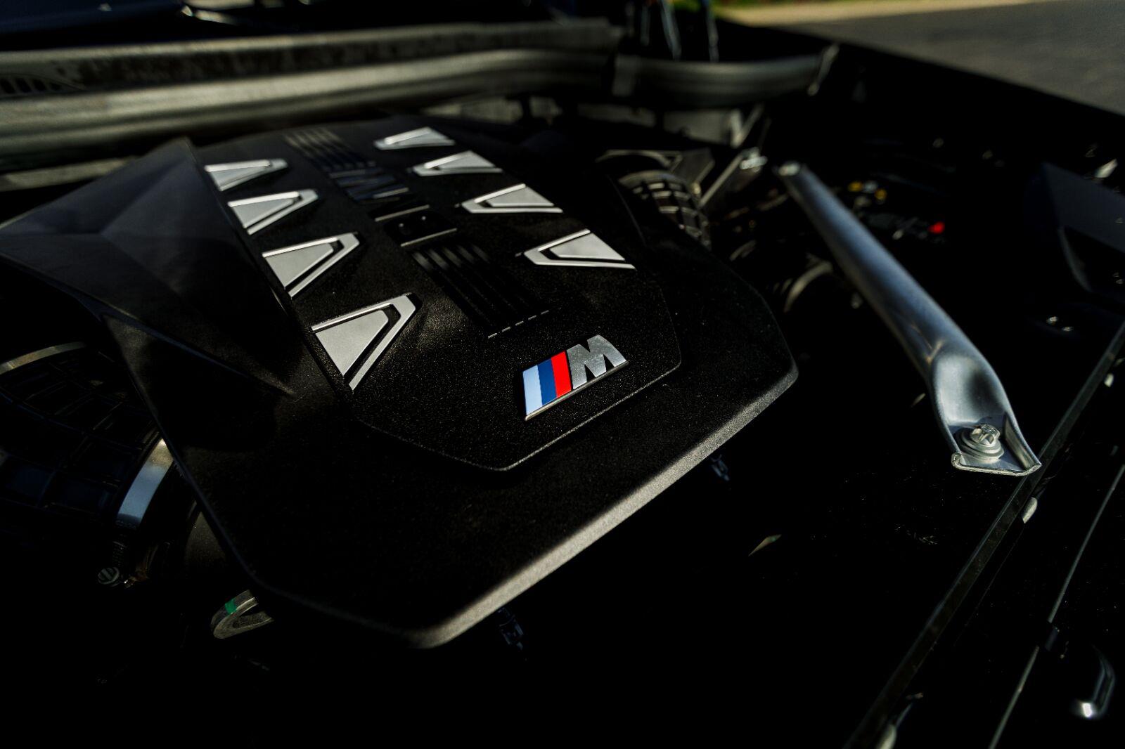 Used 2025 Skyscraper Grey Metallic BMW M60i image 67
