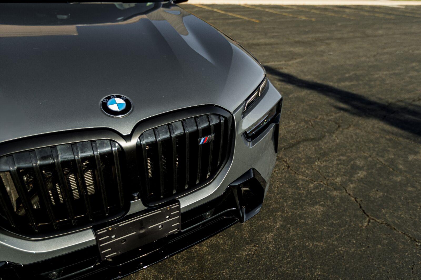 Used 2025 Skyscraper Grey Metallic BMW M60i image 69