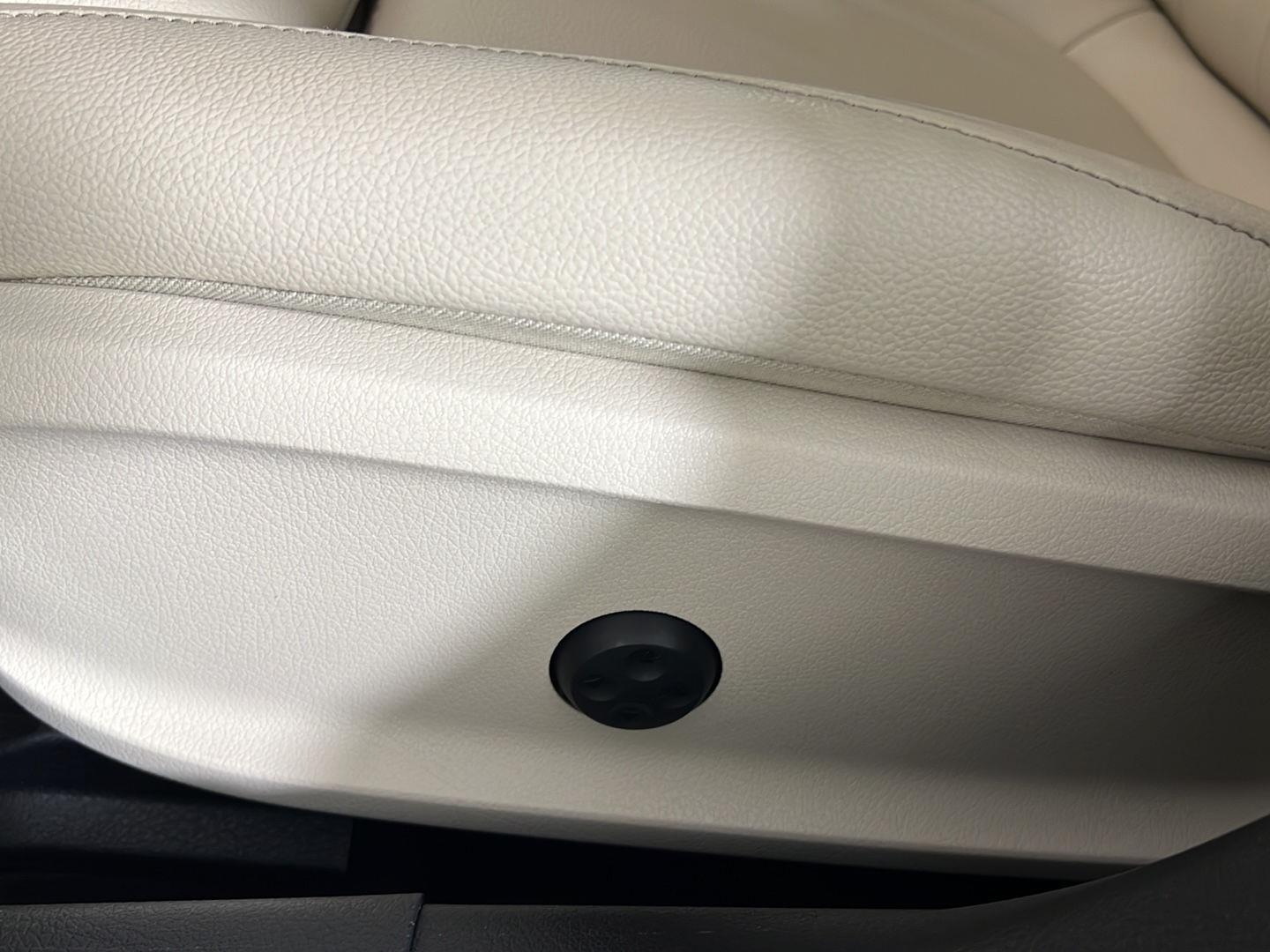 Used 2020 Digital White Pearl Metallic Mercedes-Benz A 220 image 3