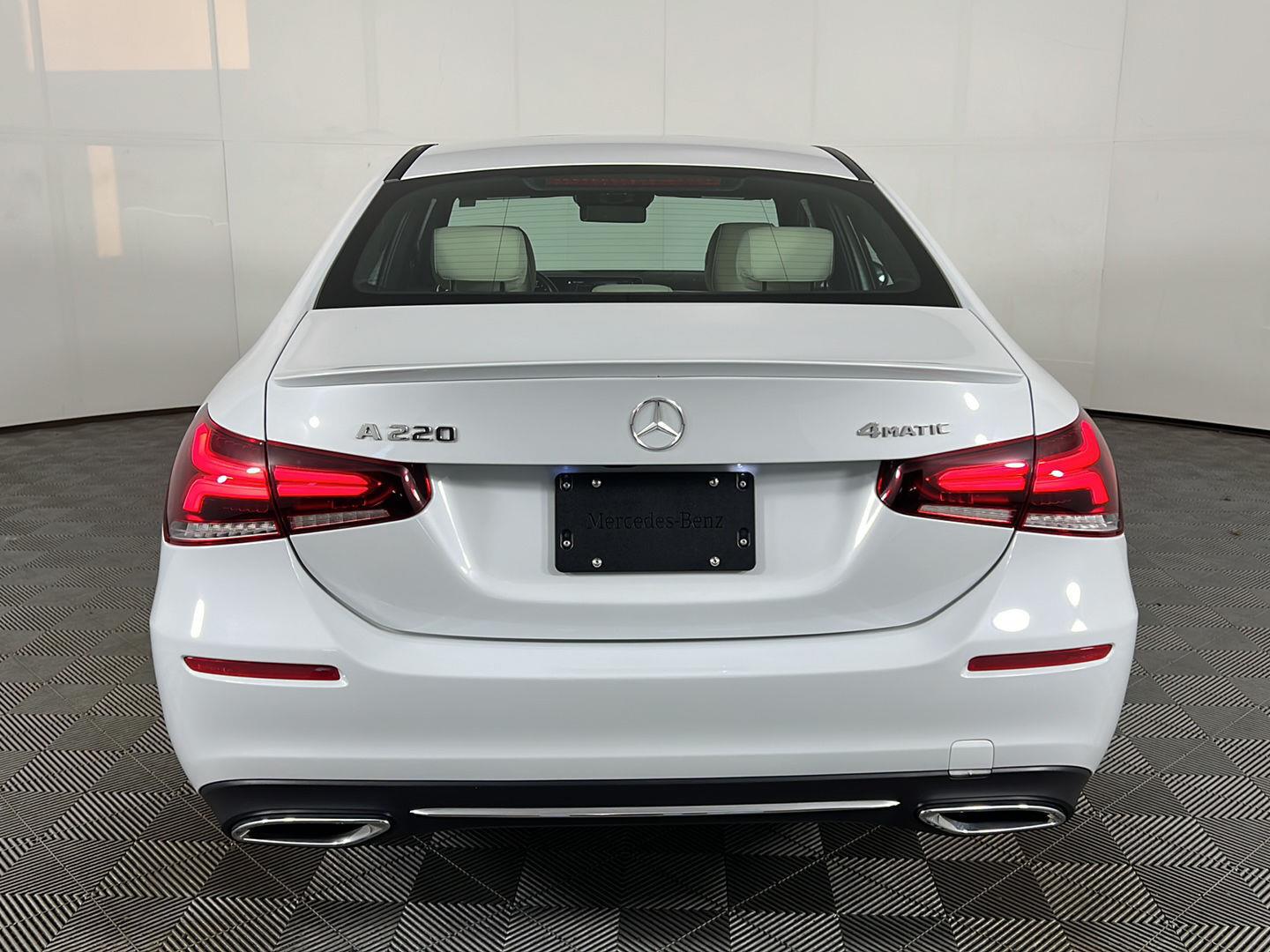 Used 2020 Digital White Pearl Metallic Mercedes-Benz A 220 image 18