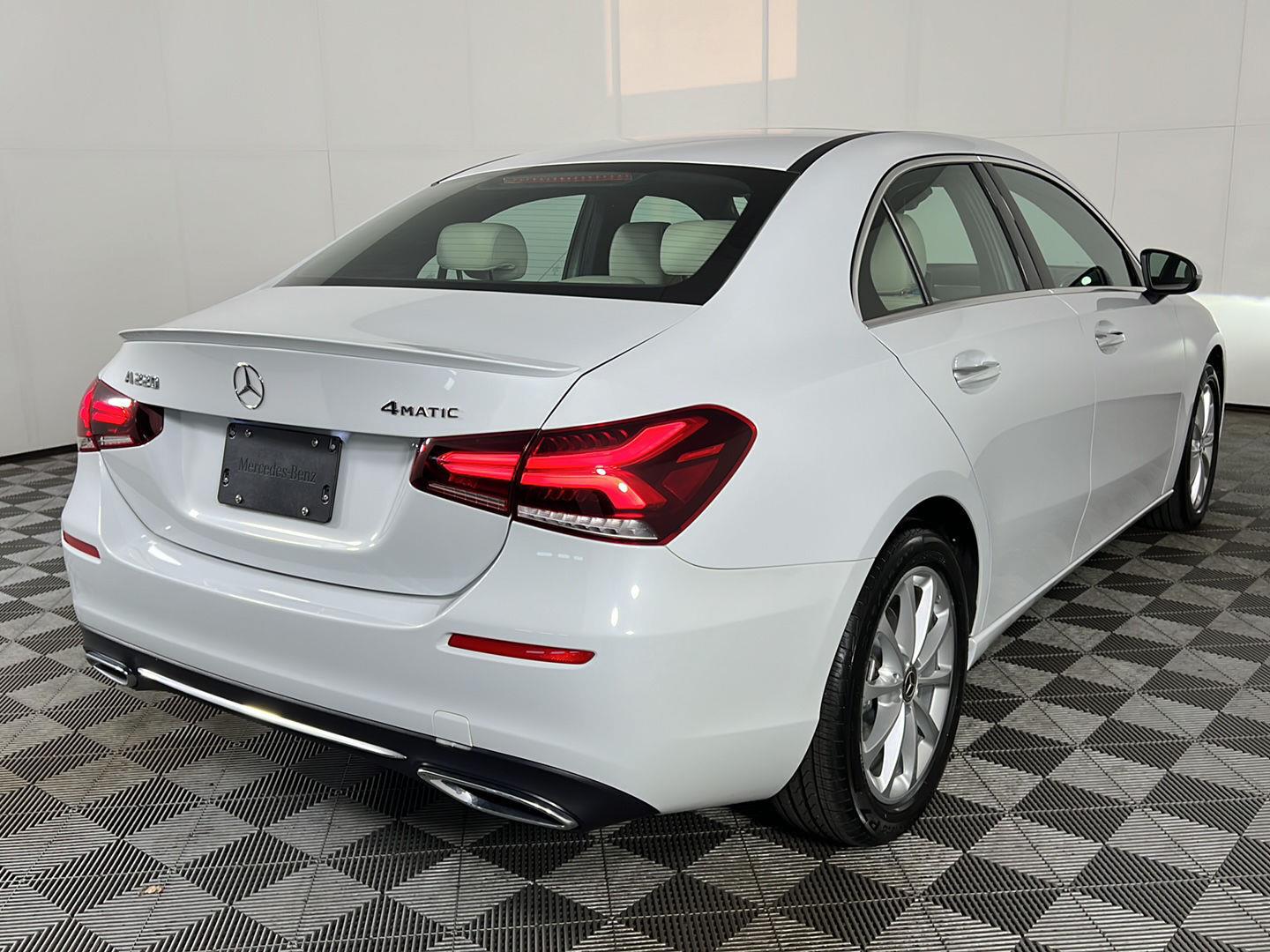 Used 2020 Digital White Pearl Metallic Mercedes-Benz A 220 image 19