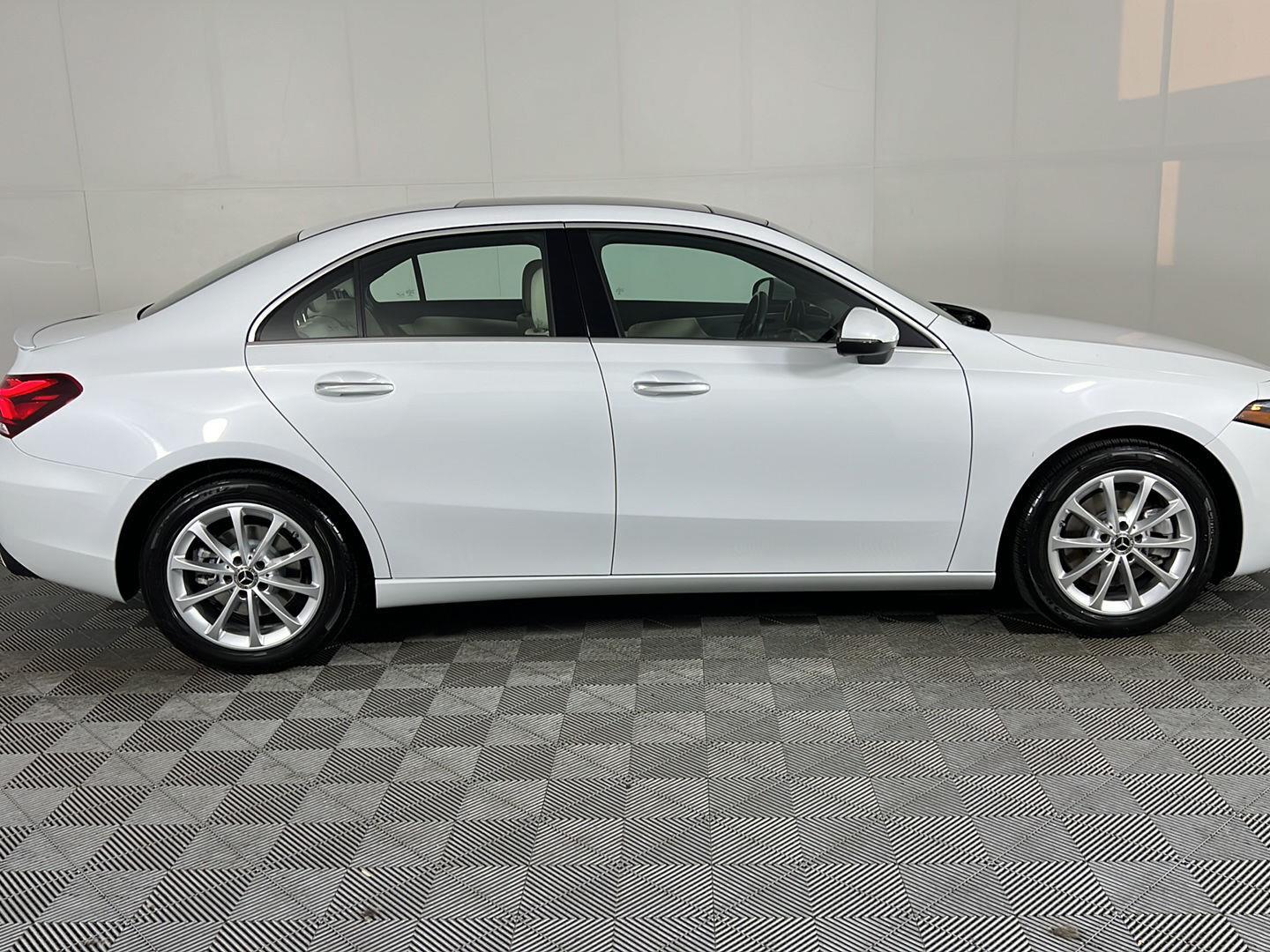 Used 2020 Digital White Pearl Metallic Mercedes-Benz A 220 image 20