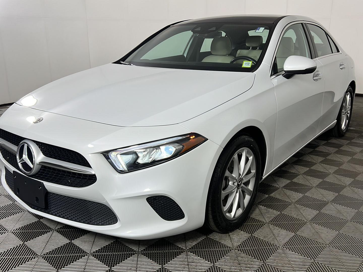 Used 2020 Digital White Pearl Metallic Mercedes-Benz A 220 image 23