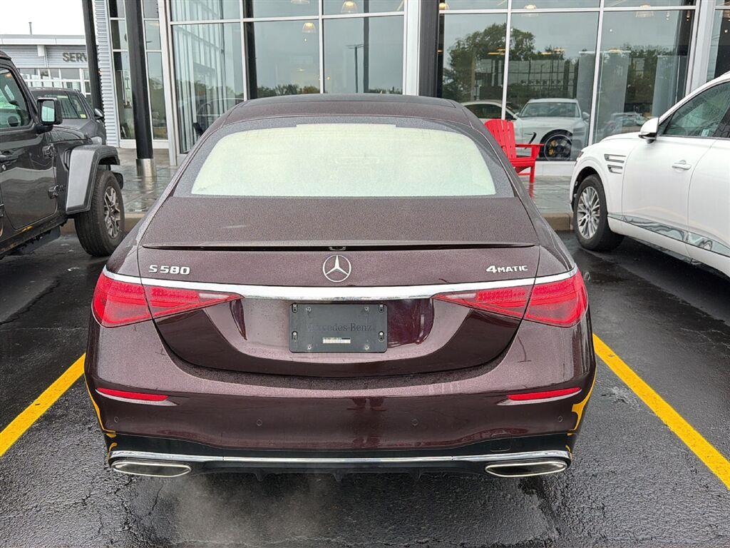Used 2023 MANUFAKTUR rubellite red metallic Mercedes-Benz S 580 image 5
