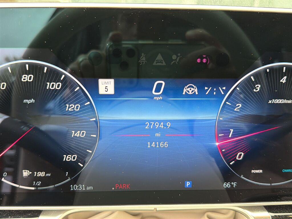 Used 2023 MANUFAKTUR rubellite red metallic Mercedes-Benz S 580 image 8