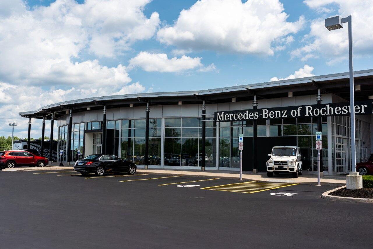 Used 2023 MANUFAKTUR rubellite red metallic Mercedes-Benz S 580 image 9