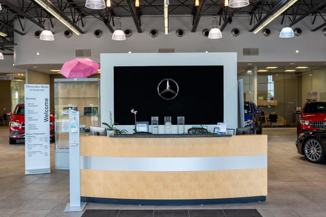 Used 2023 MANUFAKTUR rubellite red metallic Mercedes-Benz S 580 image 12