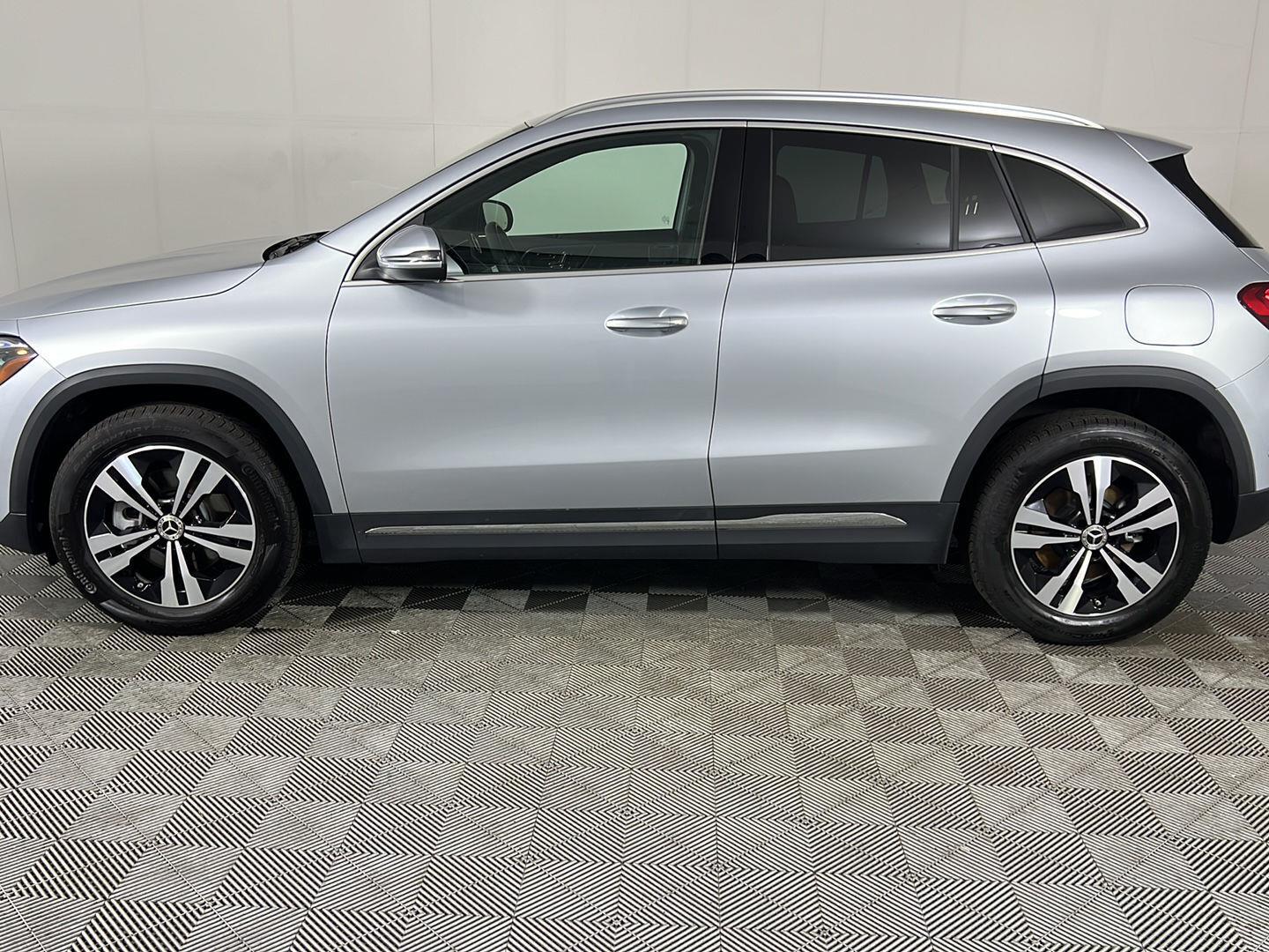 Used 2025 Cirrus Silver Metallic Mercedes-Benz GLA 250 image 25